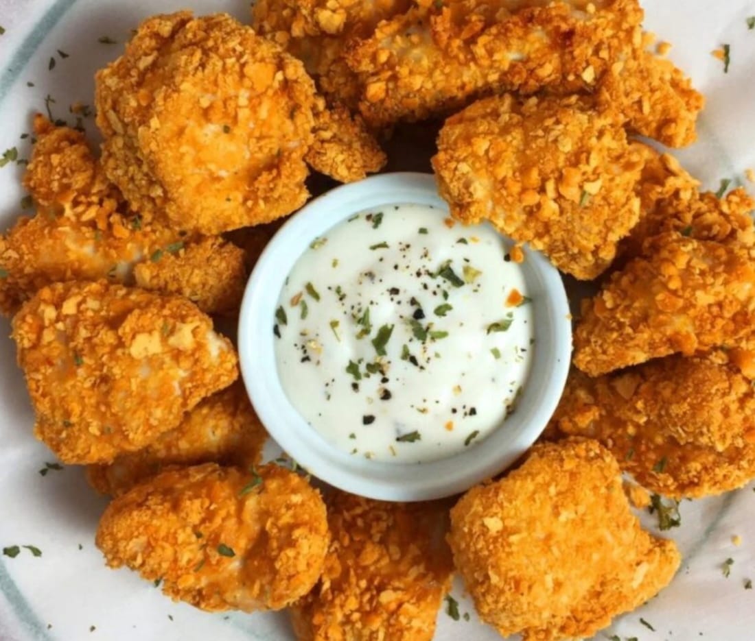 Куриные наггетсы (6+1шт) с белым соусом