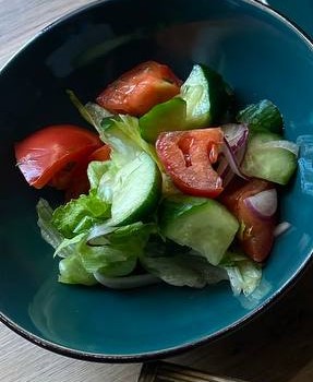 Овощной салат со сметаной