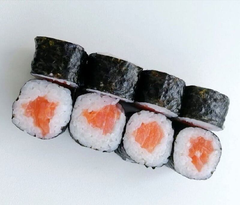 Маки с лососем