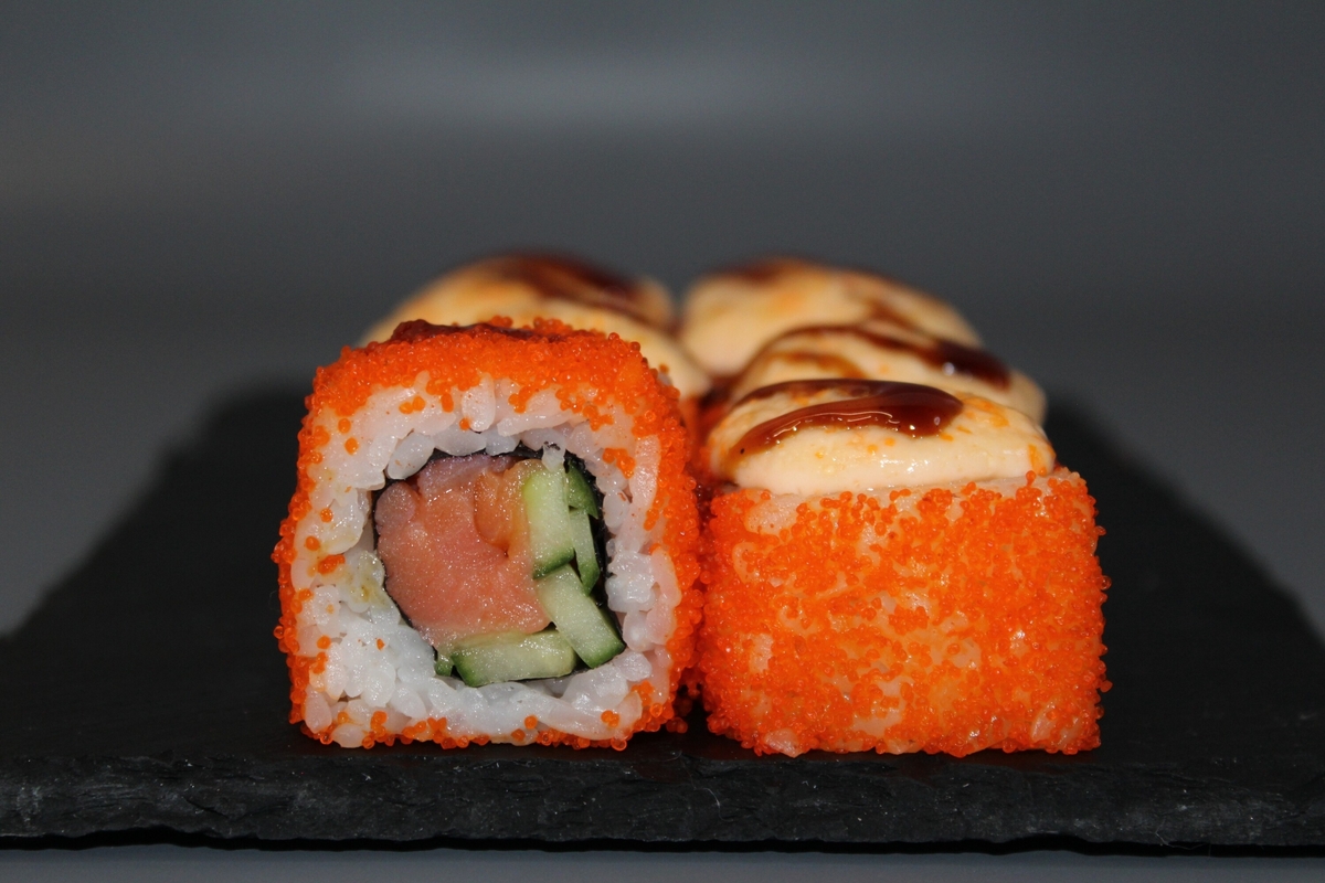 Запеченная калифорния с лососем х/к