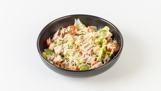 Салат Цезарь с куриной грудкой гриль
