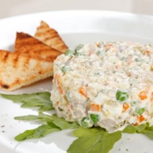 ДОМАШНИЙ САЛАТ С КУРИНЫМ ФИЛЕ
