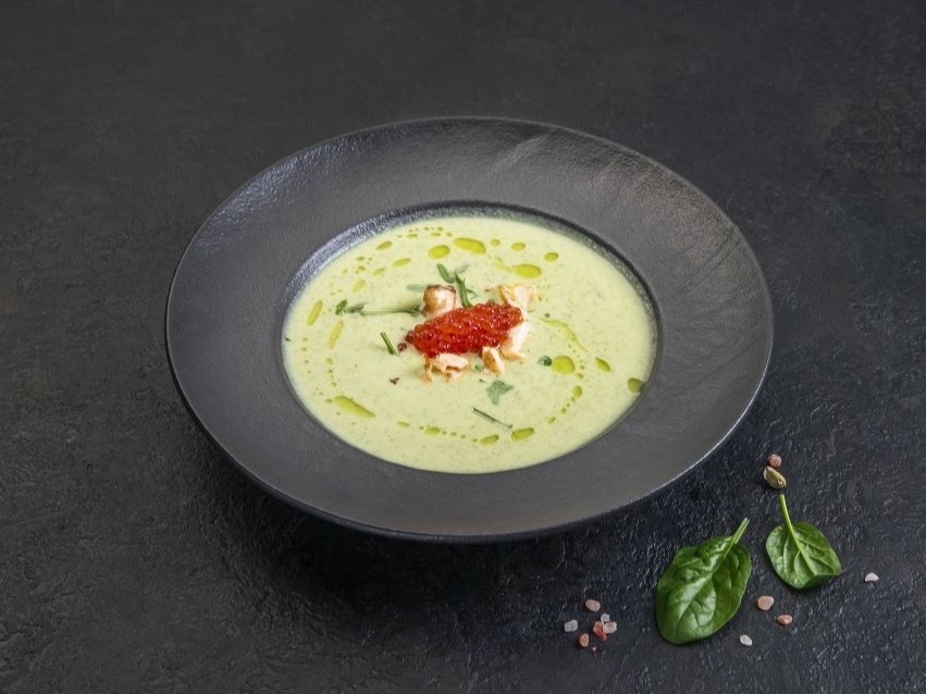 Крем-суп из брокколи с лососем и икрой