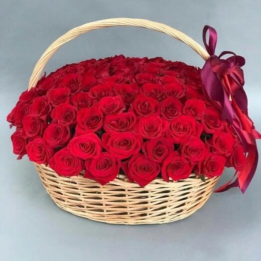101 красная роза в корзине