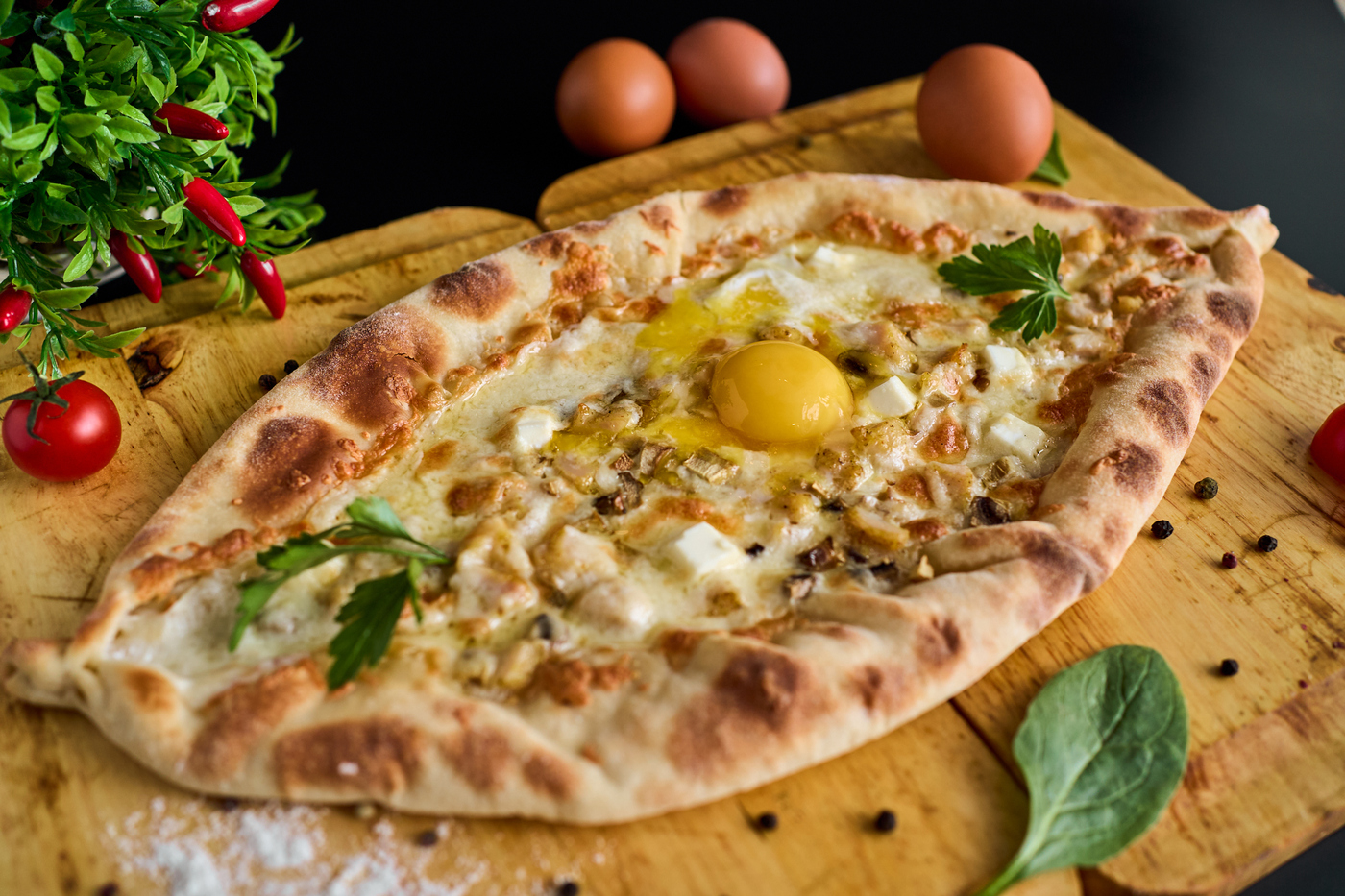 Хачапури по-аджарски с курицей и грибами
