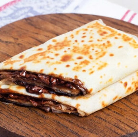 Блинок с шоколадом и грецкими орехами