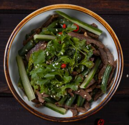 Говядина с зеленью и фасолью