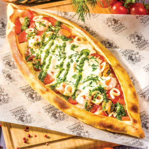 Пиде с морепродуктами и сыром Страчателла