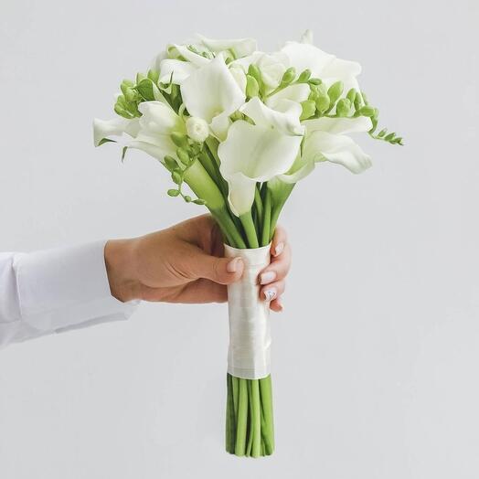 Букет невесты калла и фрезия 