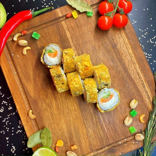 Жаренный ролл «Горячий лосось»