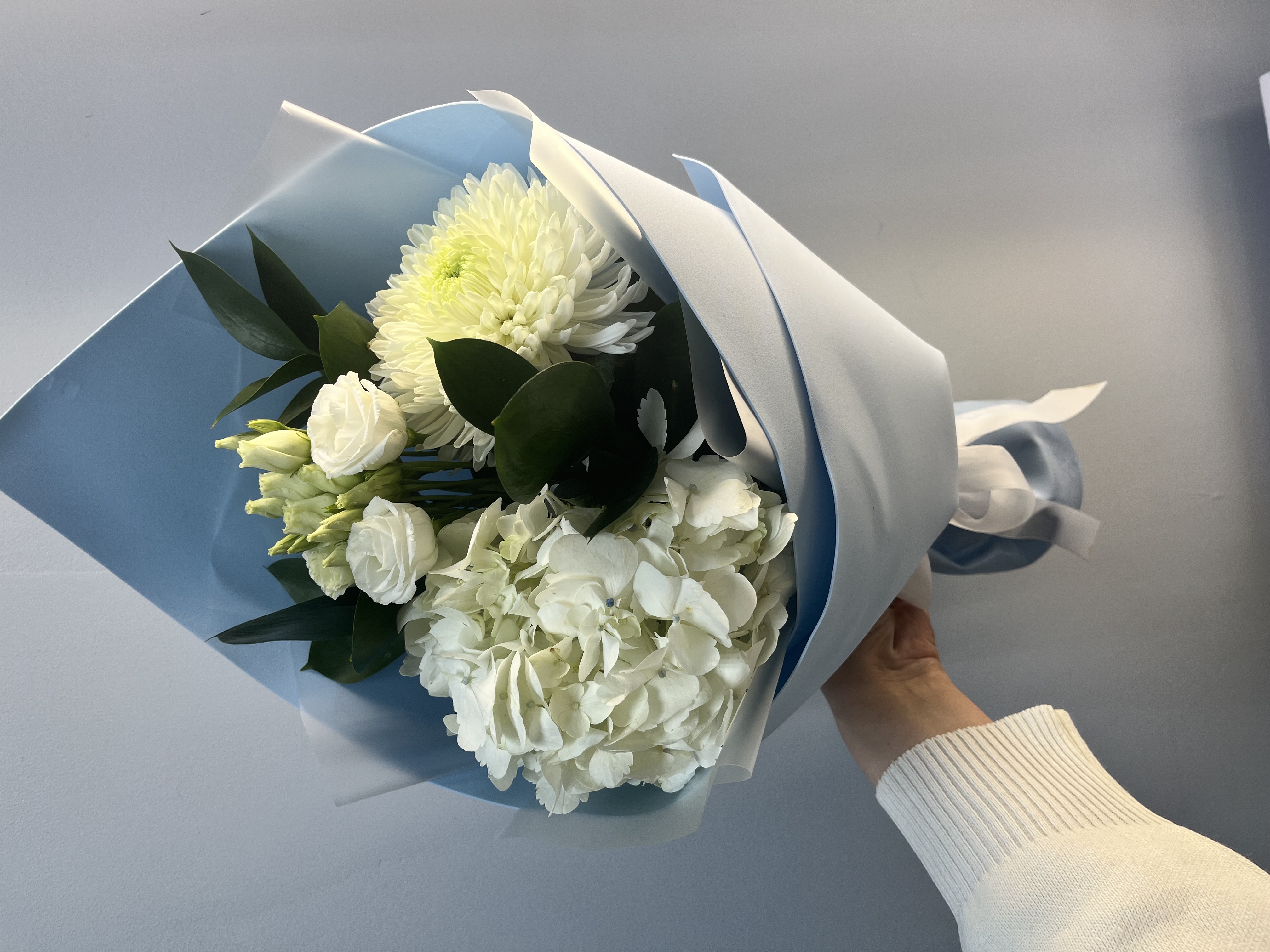 Букет комплимент с хризантемой и гортензией