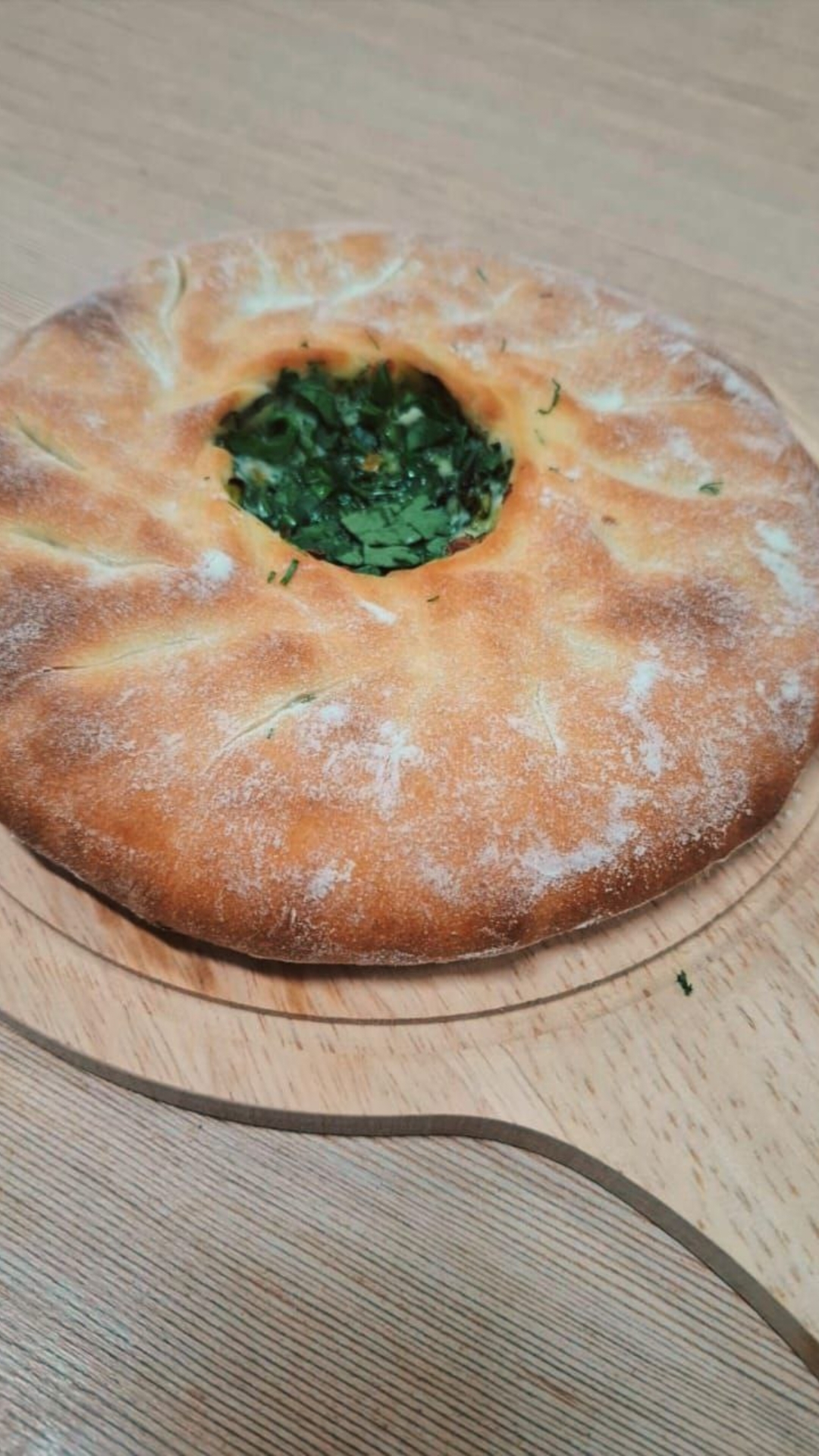 Пирог с зеленью и сыром