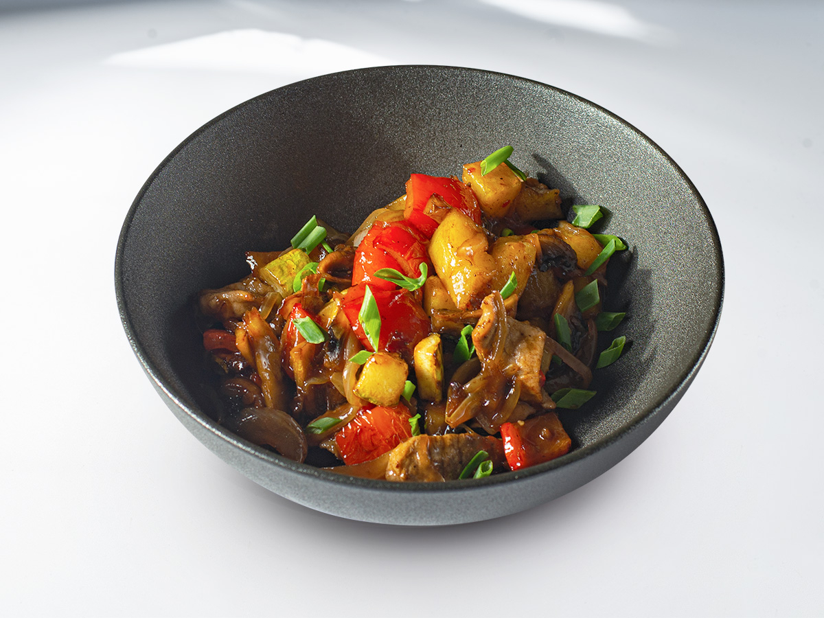 Курица и свинина в кисло-сладком соусе