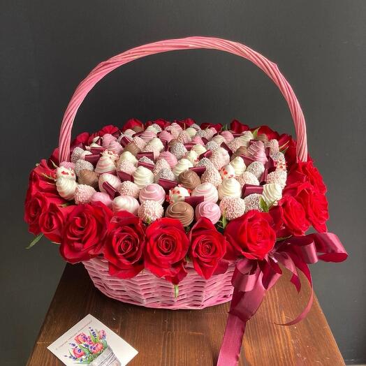 Клубника в шоколаде в корзине