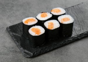 Мини-ролл с лососем