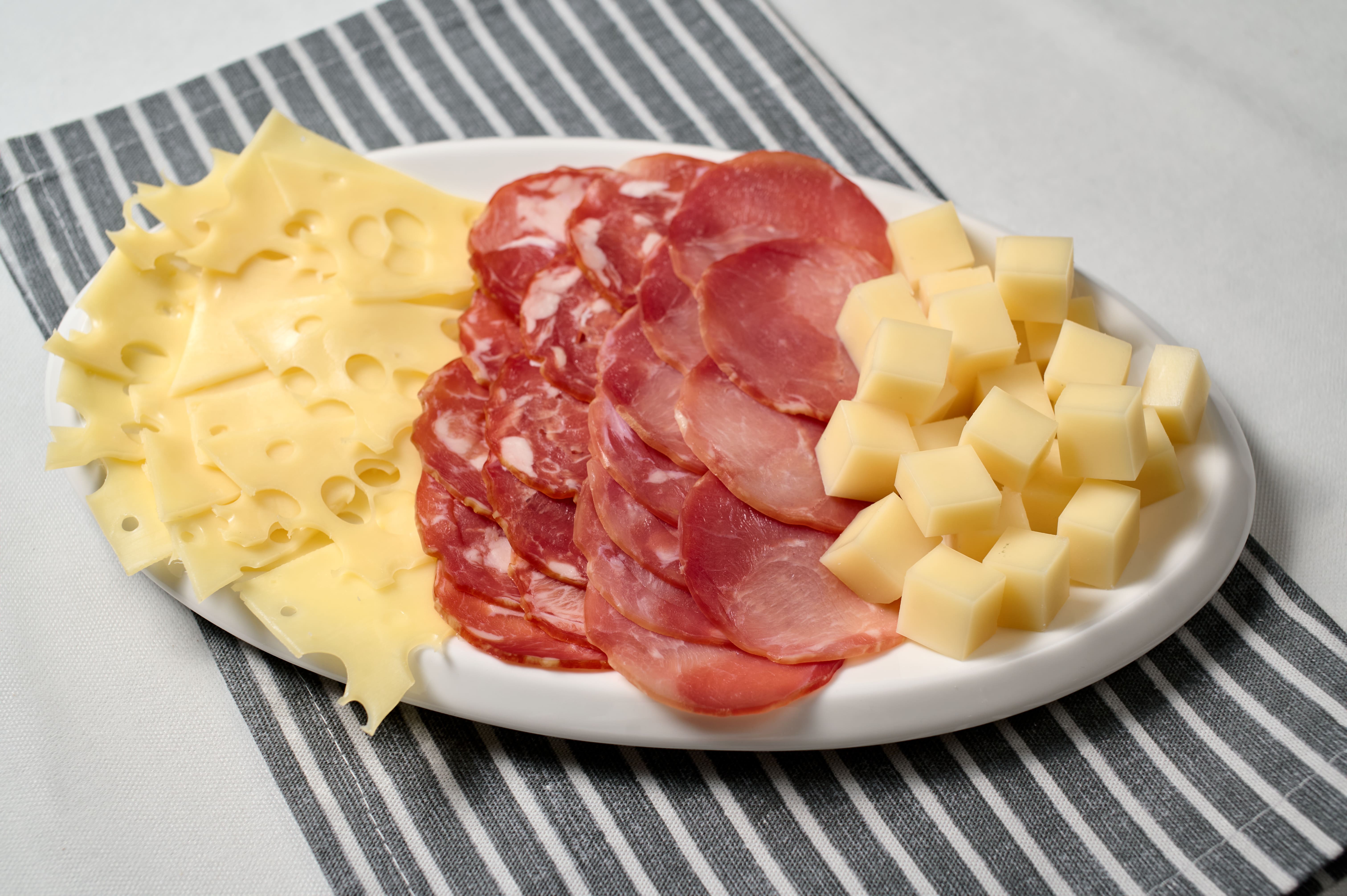 СЫРНО-МЯСНОЕ ПЛАТО