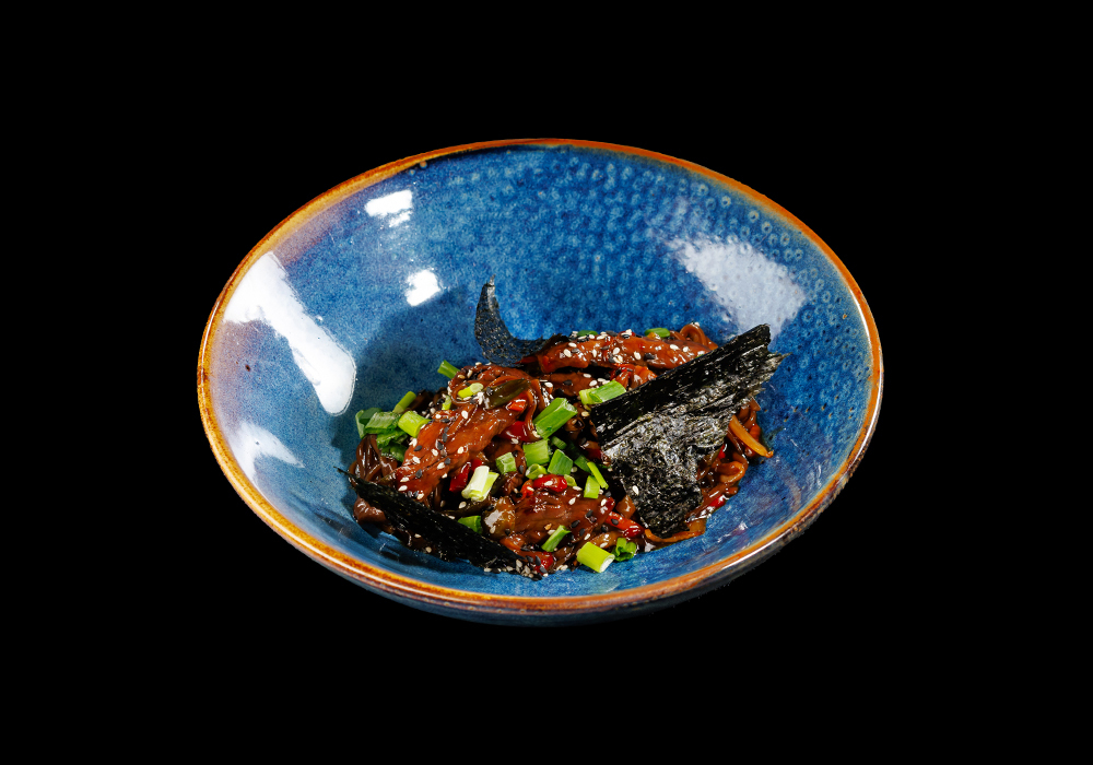 Соба с говядиной и соусом вафу