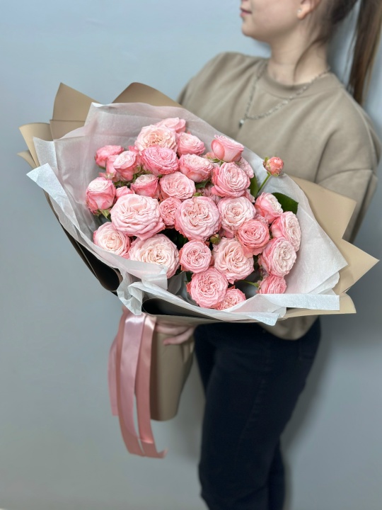 Монобукет из пионовидных кустовых роз