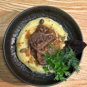 Нежнейшая говядина (щечки) с карт пюре
