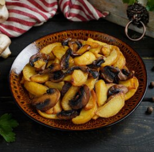 Жареный картофель с грибами