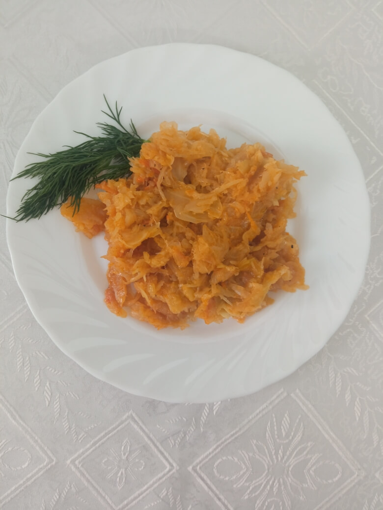 Свежая капуста тушеная
