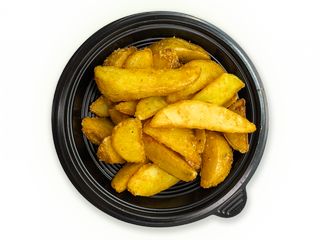 Картофельные дольки с белым соусом