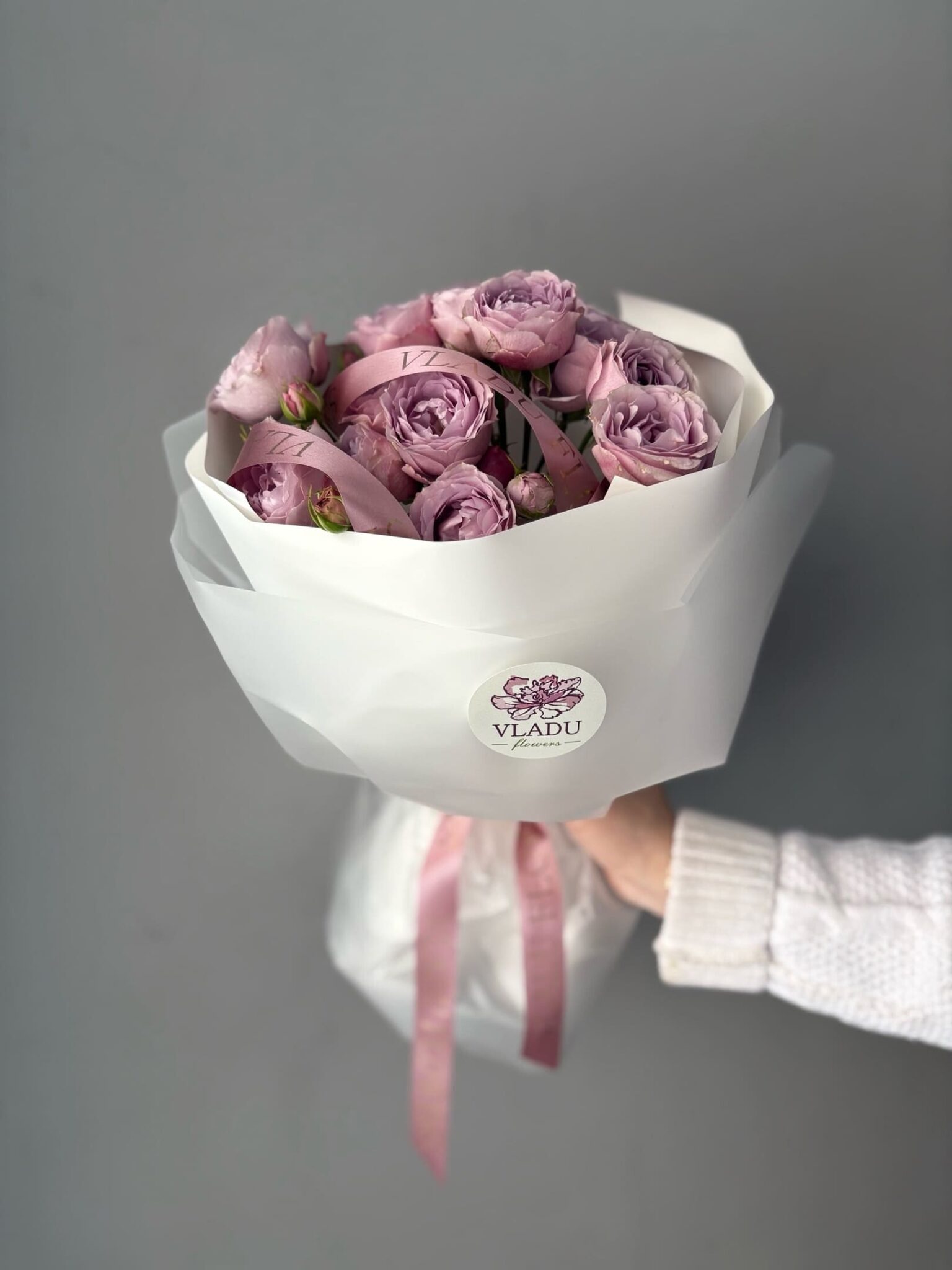 Букет из кустовых пионовидных роз