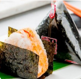 Онигири Острый лосось