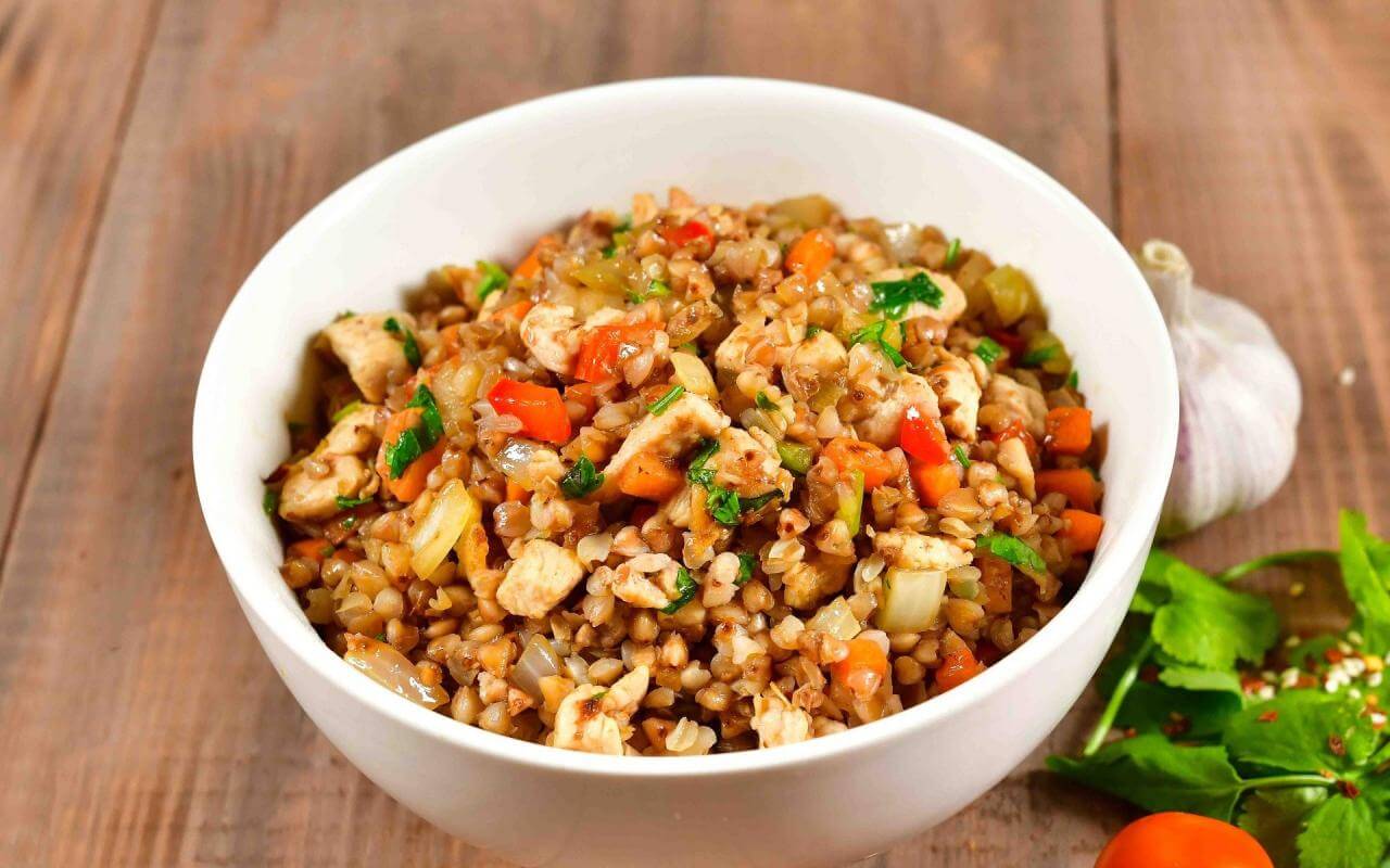 Гречка с курицей и овощами
