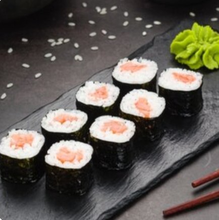 Классический ролл с лососем