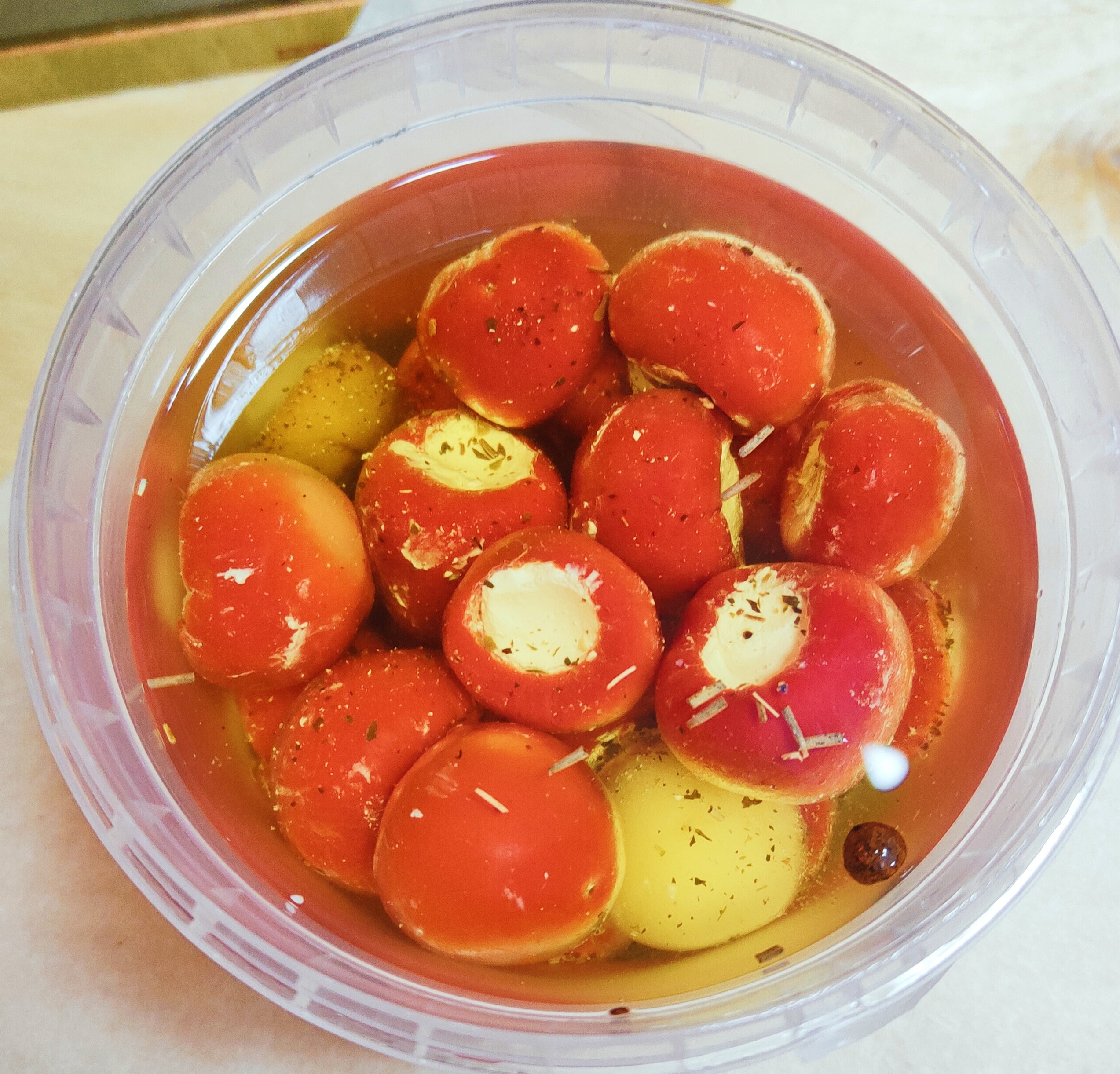 Перчики фаршированные сливочным сыром.
