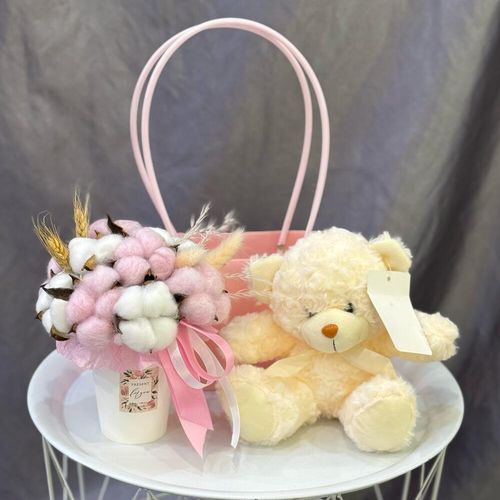 Букет из сухоцветов с мягким медвежонком (18 см)