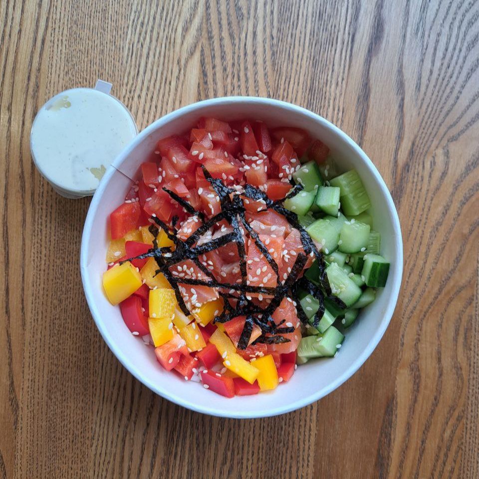 Боул с семгой, овощами и рисом