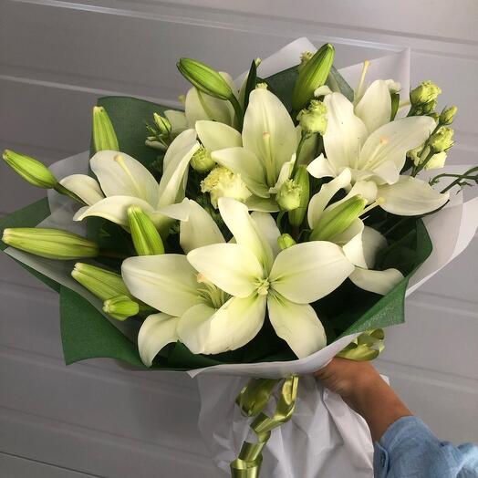 Букет белых лилий 