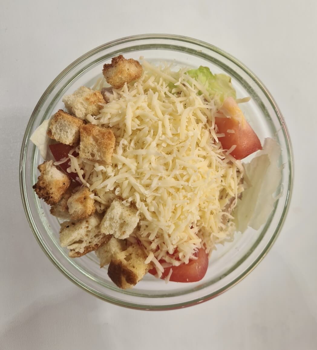 Салат Цезарь с курицей