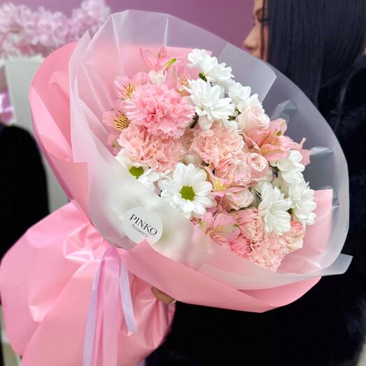 Сборный букет стойких цветов в авторской упаковке