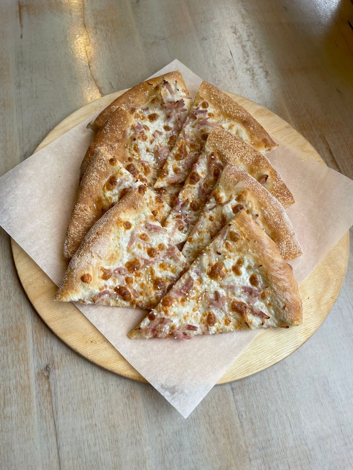 Факача с сыром и беконом