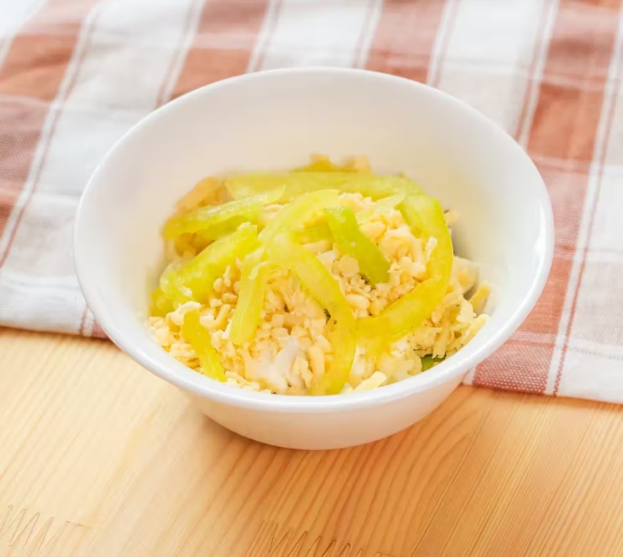 Салат-коктейль из ветчины и сыра