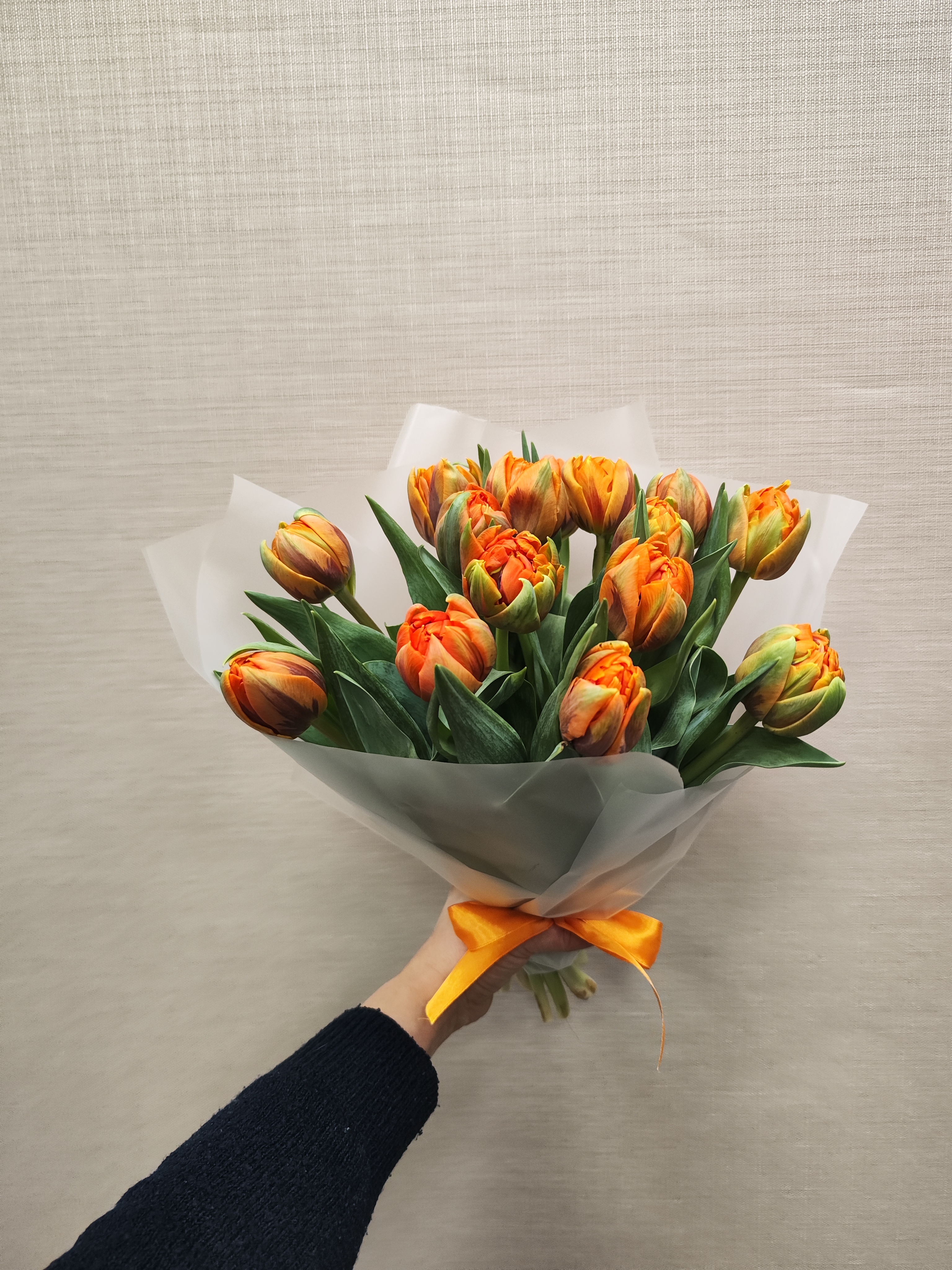 15 пионовидных тюльпанов в матовой пленке 