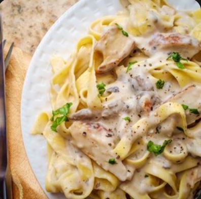 Феттучини с курицей и грибами