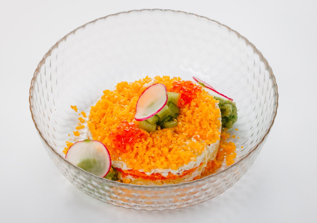 Мимоза с весьегонским судаком и копченой форелью.