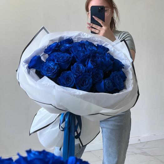 25 синих роз пышное оформление