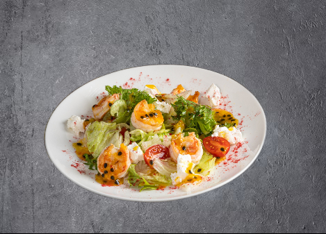 Салат с креветками и соусом манго