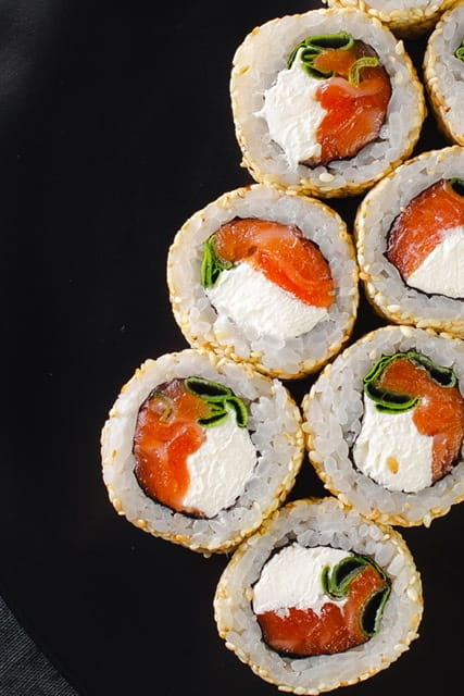 Ролл кунжут