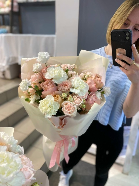 Букет из нежных розовых роз