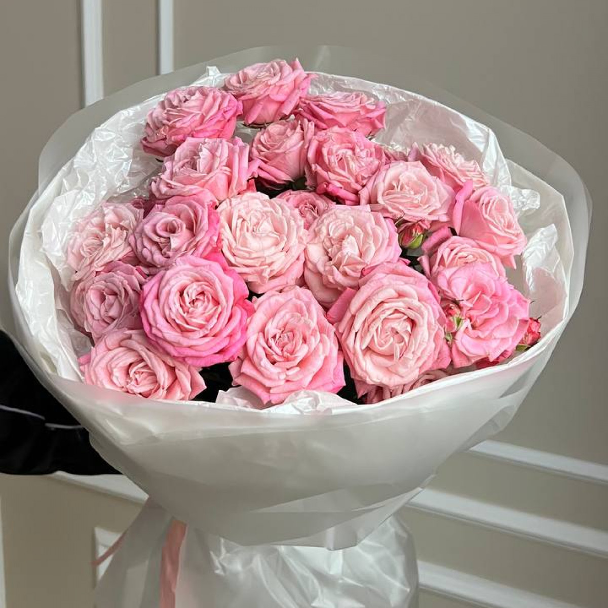 Моно букет из кустовых пионовидных роз (предзаказ)