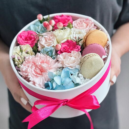 SWEET: комплимент цветы в коробке с макарон | Коллеге | 14 февраля | Дофамин | 8 Марта | день рождения | без повода