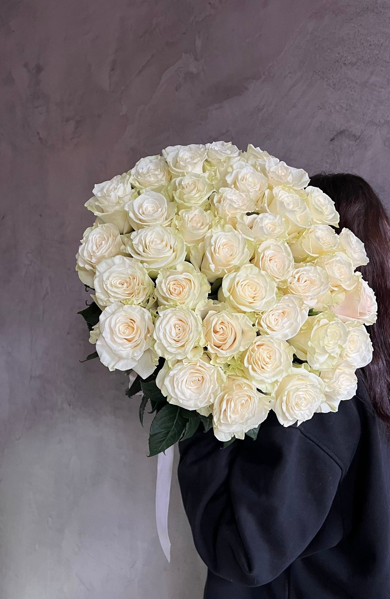 35 эквадорских роз Мондиаль под ленту