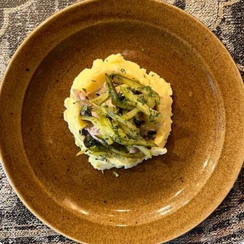 Бефстроганов из курицы с картофельным пюре