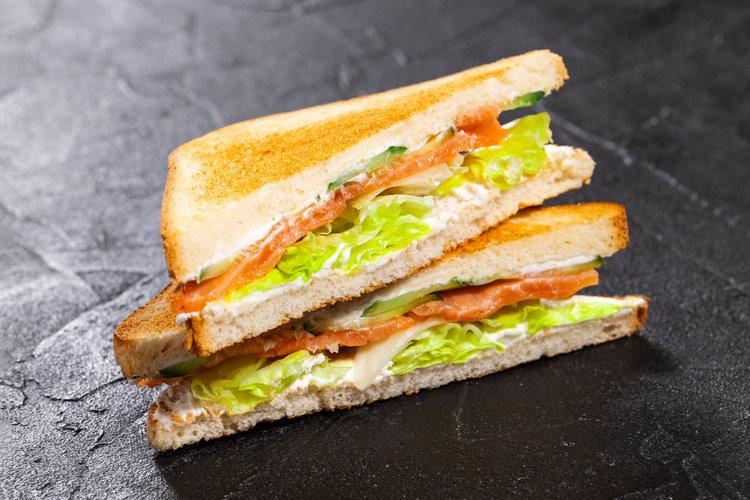 Сэндвич с копченным лососем